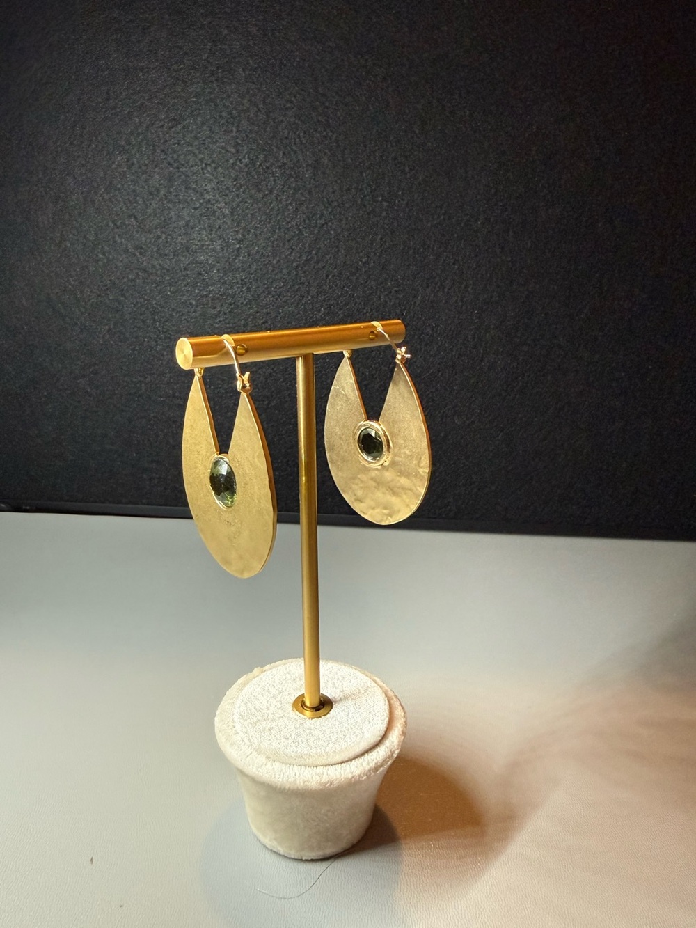 Gold-Tone Hammered Teardrop Earrings w/ Green Stone  🗽